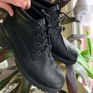 Waterproof Black Leather Timberland Boots (8M)